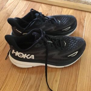 Hoka shoes size 7B.